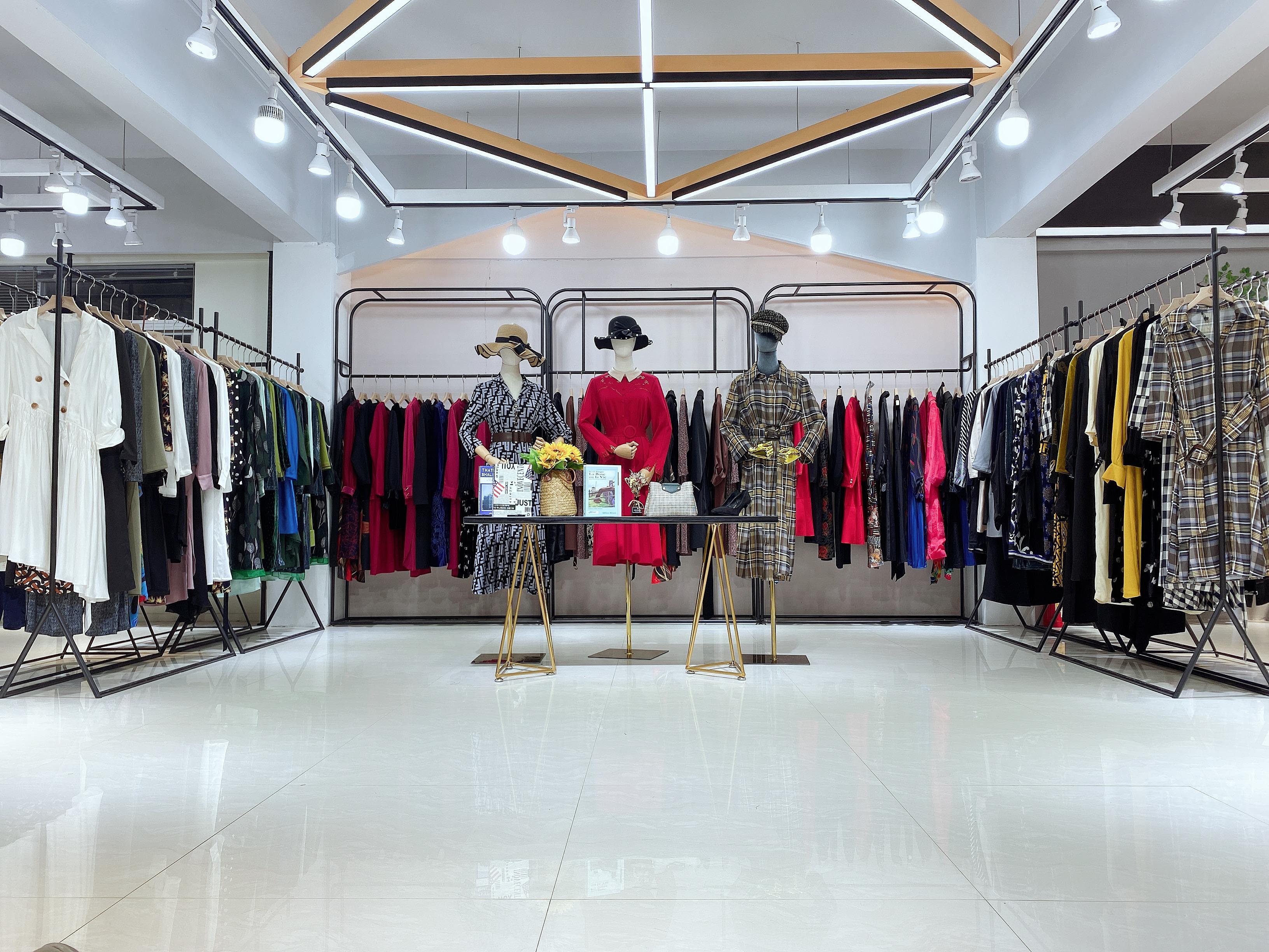 烁熙展厅原创品牌连衣裙陈列图详情请加客服微看货:139-0249-5383(潘