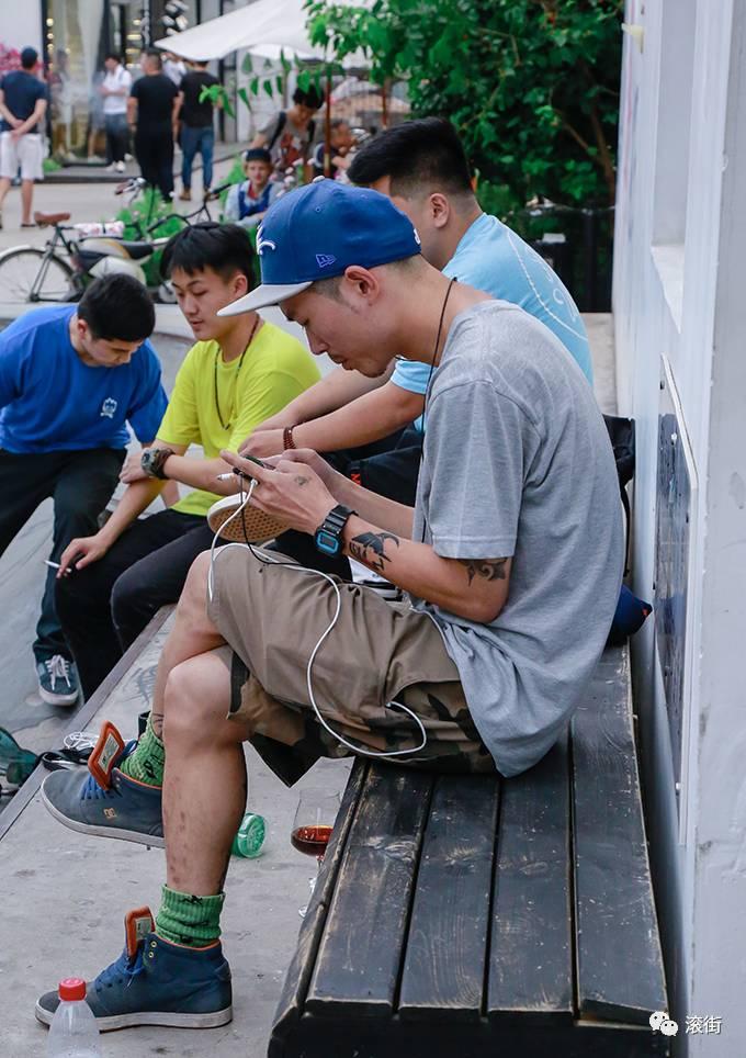 玩转街头文化的潮人，十里之外就能认出来！ - 知乎