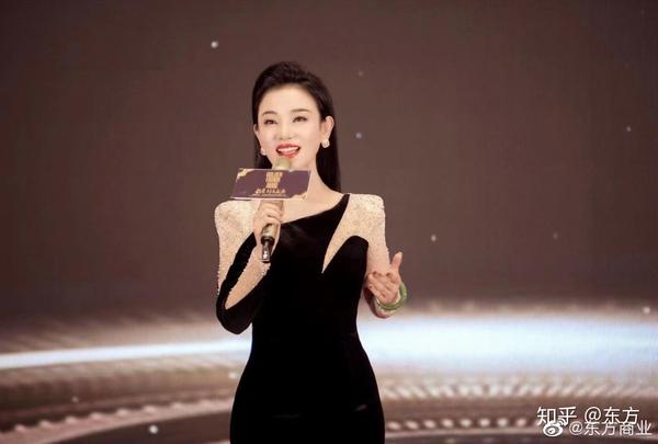 2020～亚洲时尚人物大典,亚洲杰出女歌手:"李铭雪"获此殊荣!