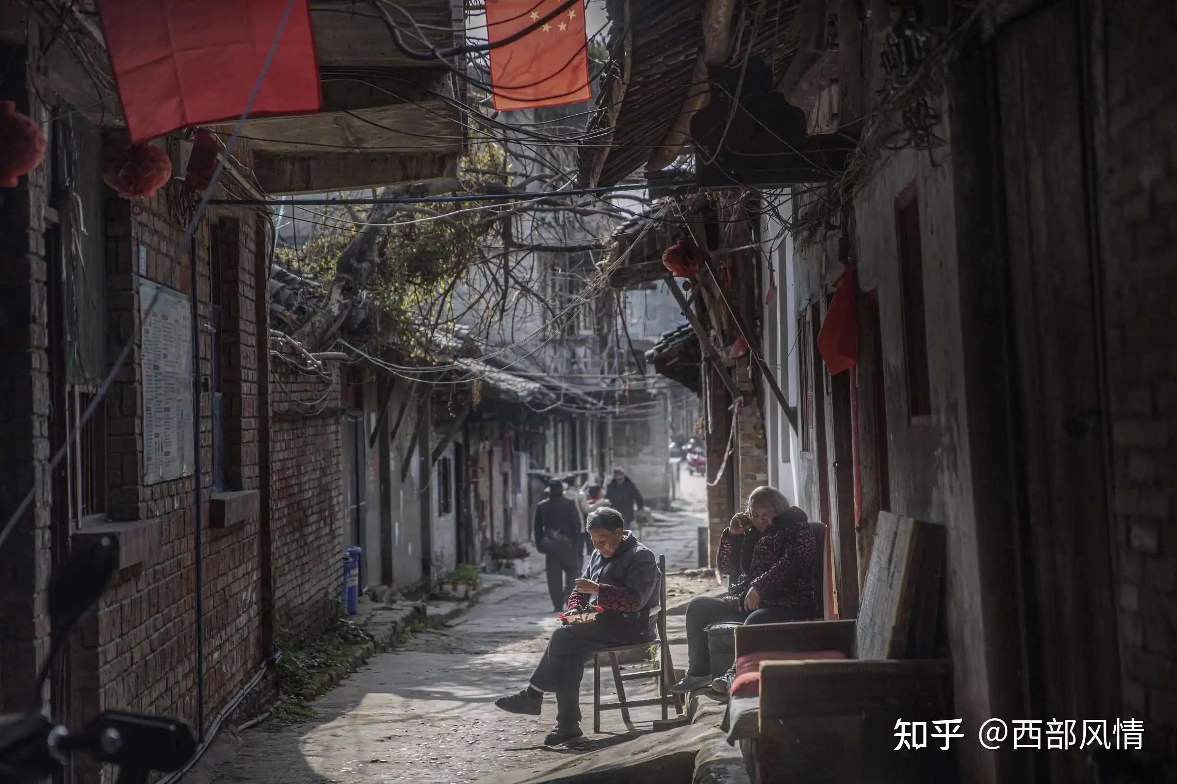 逛成都周边古镇,这一篇就够了!!!成都周边古镇地图,成都近郊古镇合集,成都周末逛古镇目的地打卡!成都周边有哪些可以逛的古镇?成都周边26个古镇尽收眼底。成都古镇旅游哪里好玩?成都适合郊游的古镇有哪些?