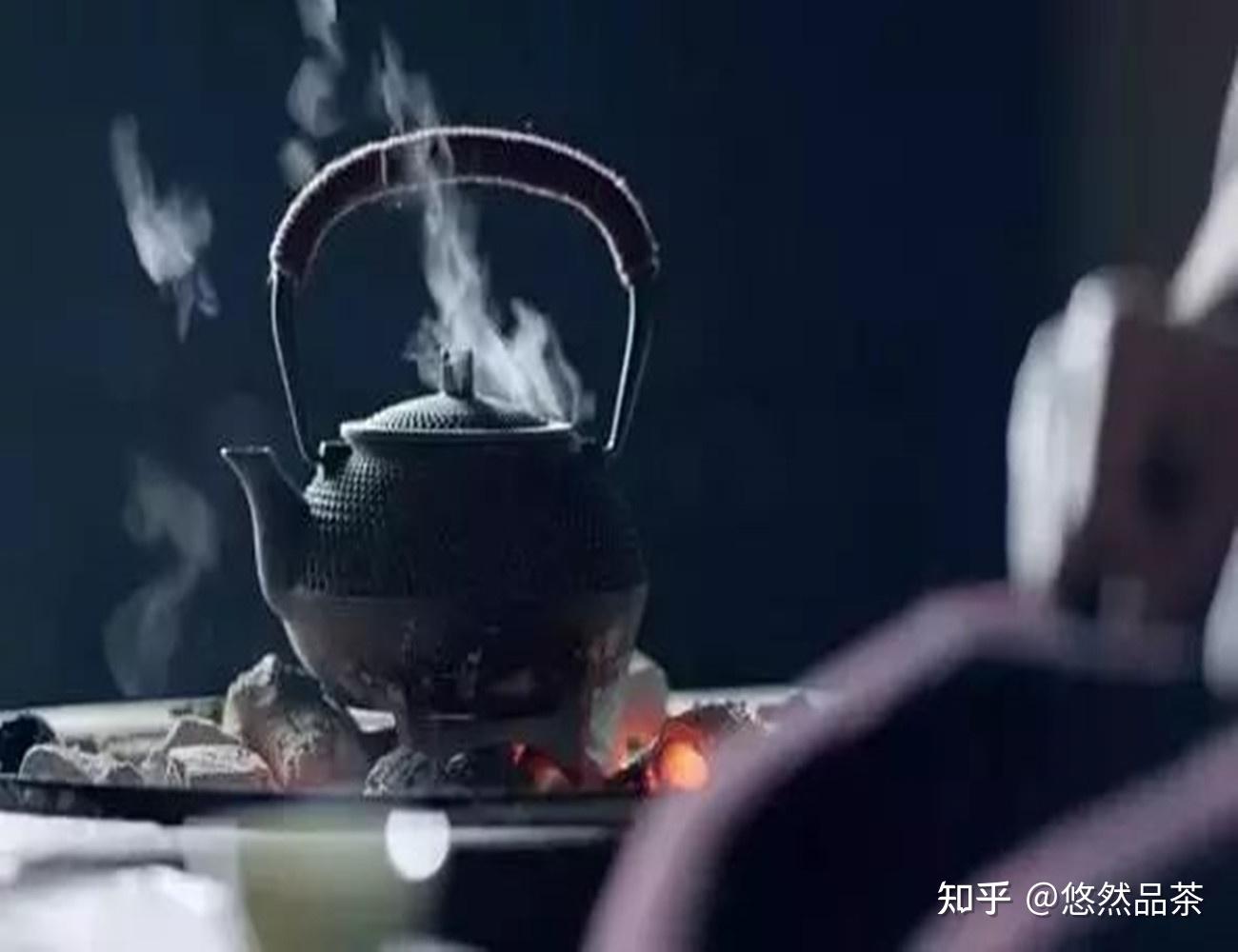 大雪纷飞寒夜下,「围炉煮茶」自在一方,冬日里的雅趣,煮雪问茶 - 知乎