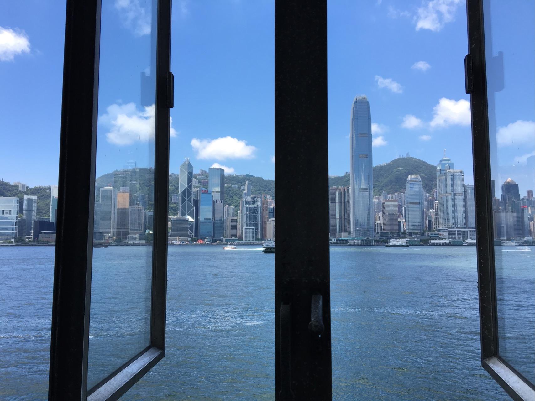 去过香港和上海的人说一下哪个地方更繁华? -