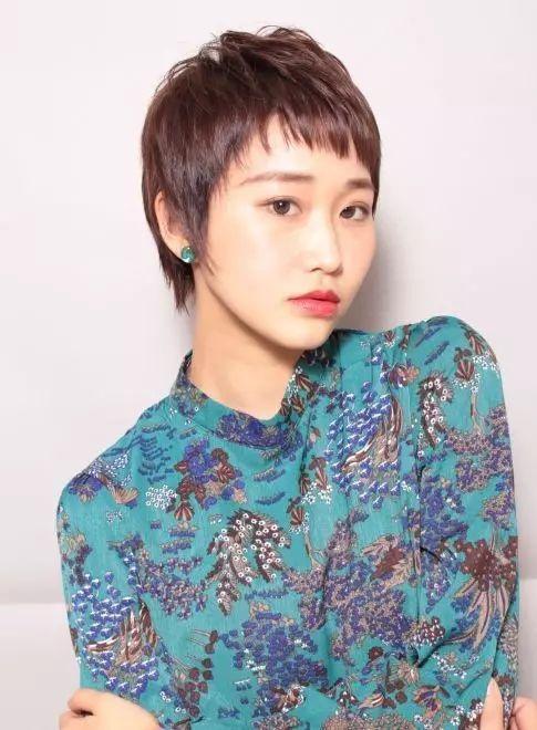 像我这种头发少,发质软的女孩纸,适合什么短发? - 知乎