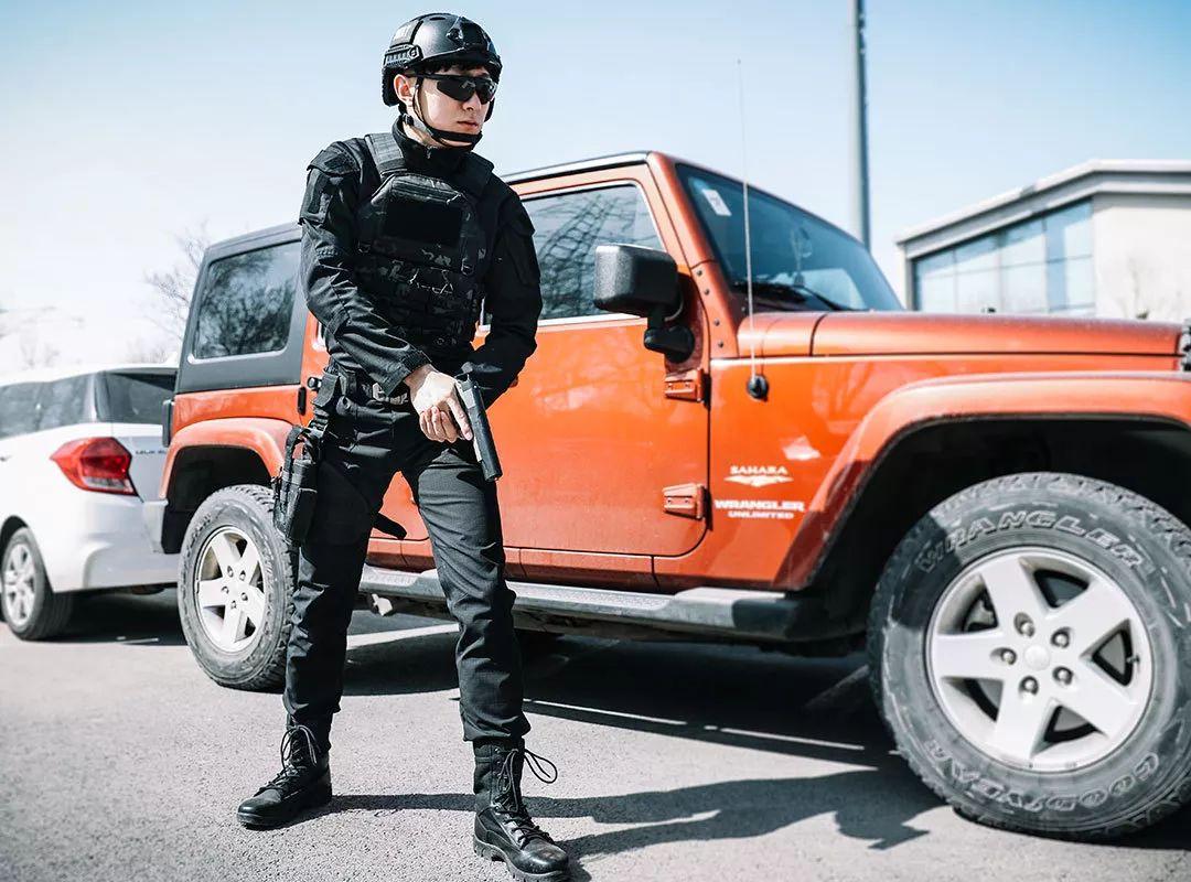 电视里的雇佣兵帅呆了他们穿的裤子你留意过吗