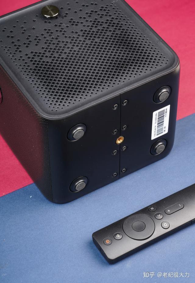 一台小巧带电池智能的便携投影仪评测峰米投影仪smart