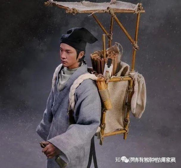 67一直好奇为何古装剧里进京赶考的书生身后都要背个木箱子,你以为