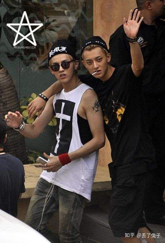 如何看待黄子韬关注吴亦凡微博和INS的事情?