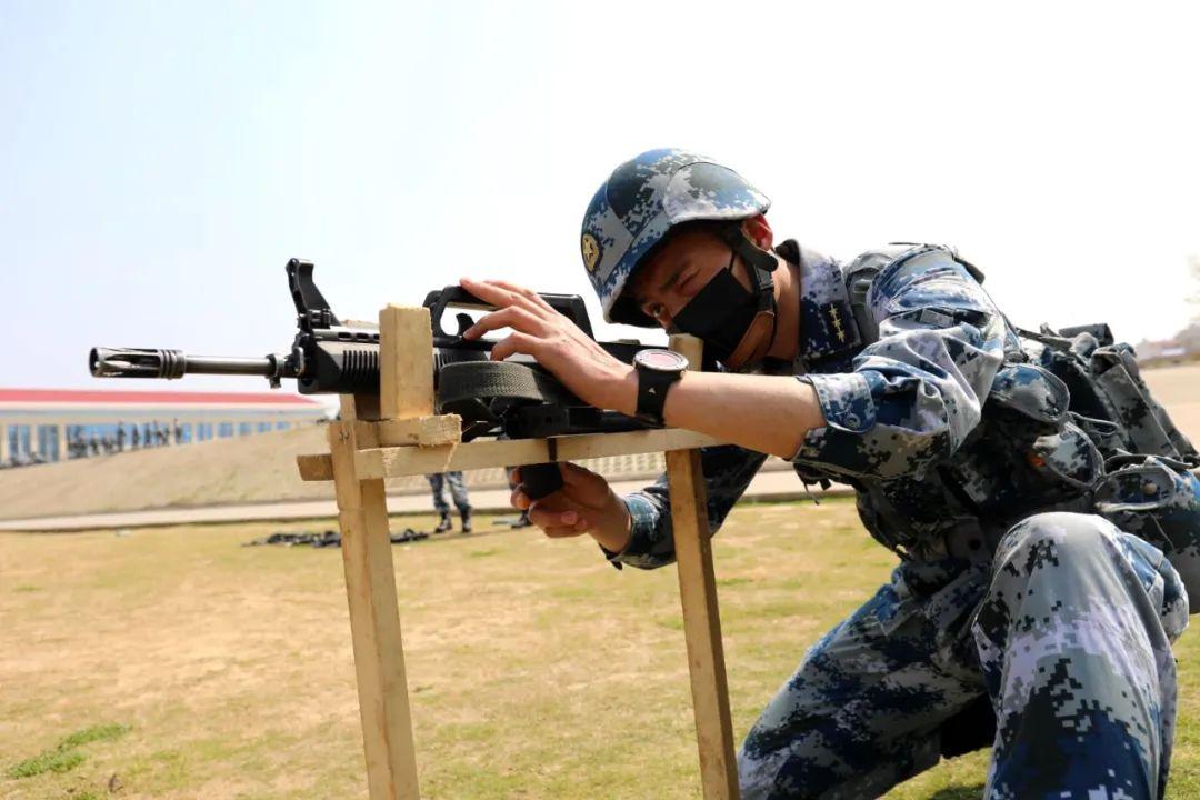 空军连长图片