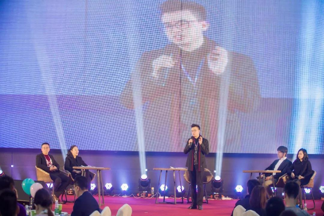 公司年会每年都是唱歌、跳舞、小品老三样,有