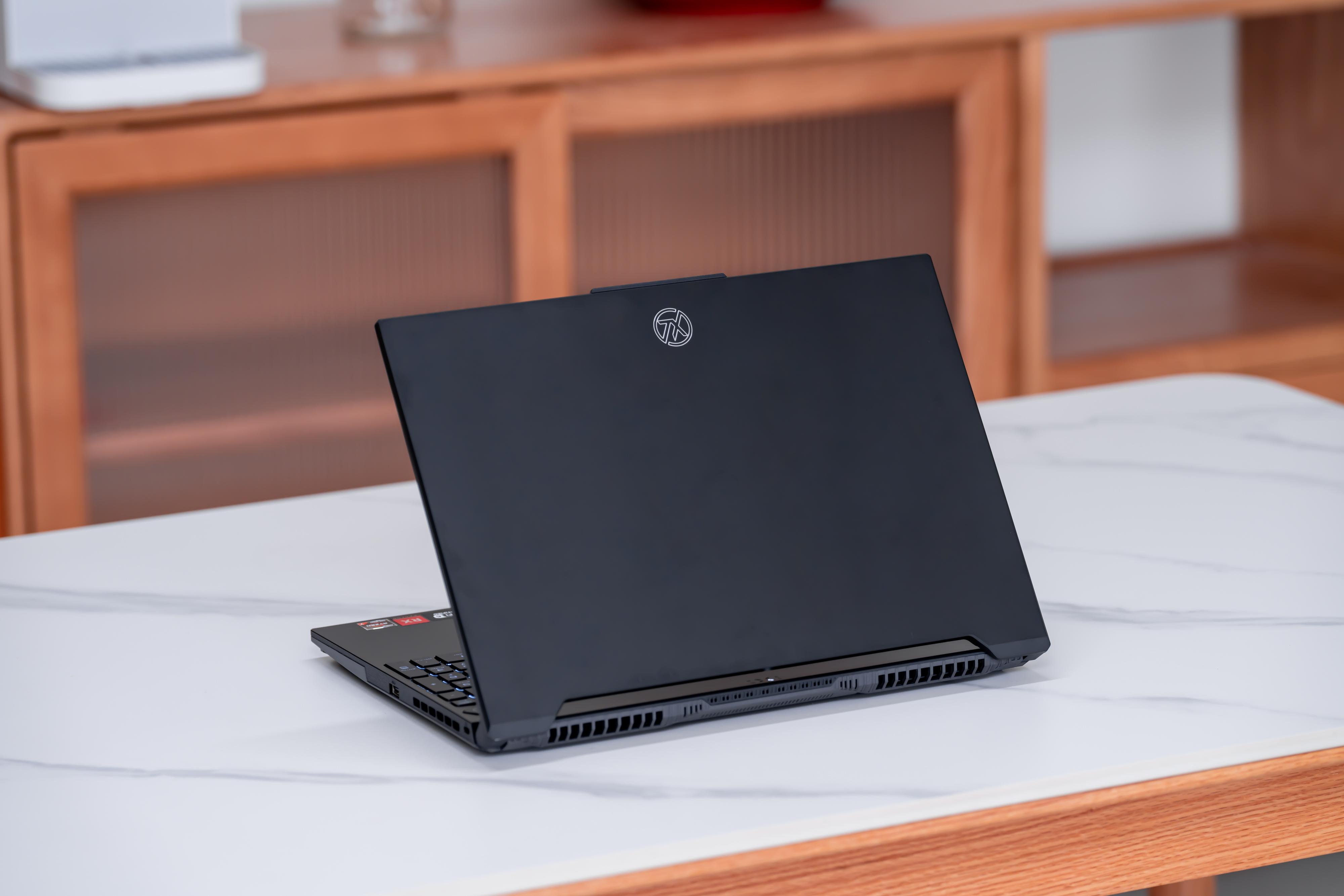 amd 锐龙 7 7735h   rx 7600s 的甜品级双 a 游戏本,华硕天选 4r 测评