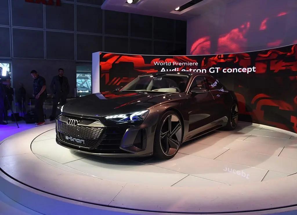 钢铁侠座驾奥迪etrongt