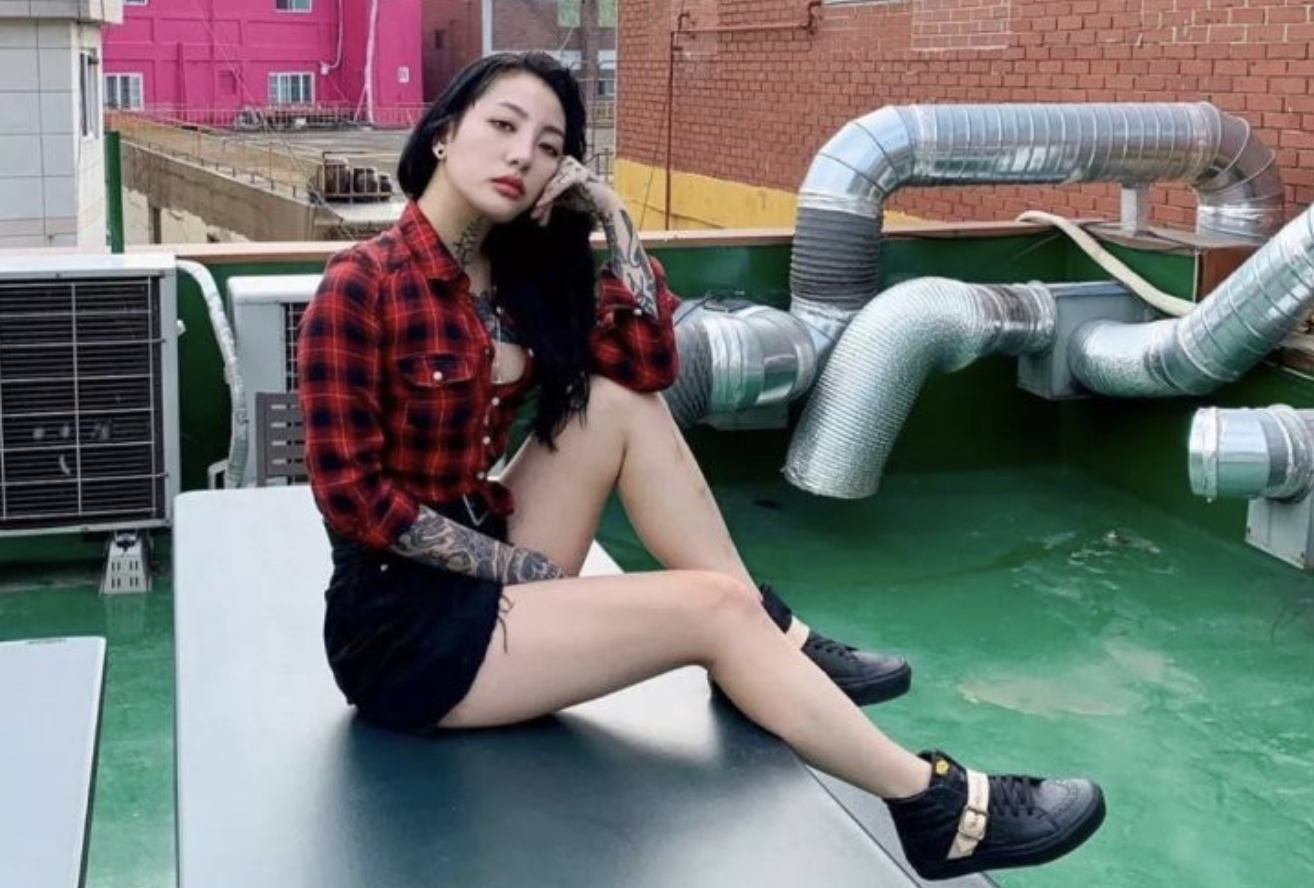 身材堪比吉娜的韩国纹身师nini多少人想躺在她的针头下