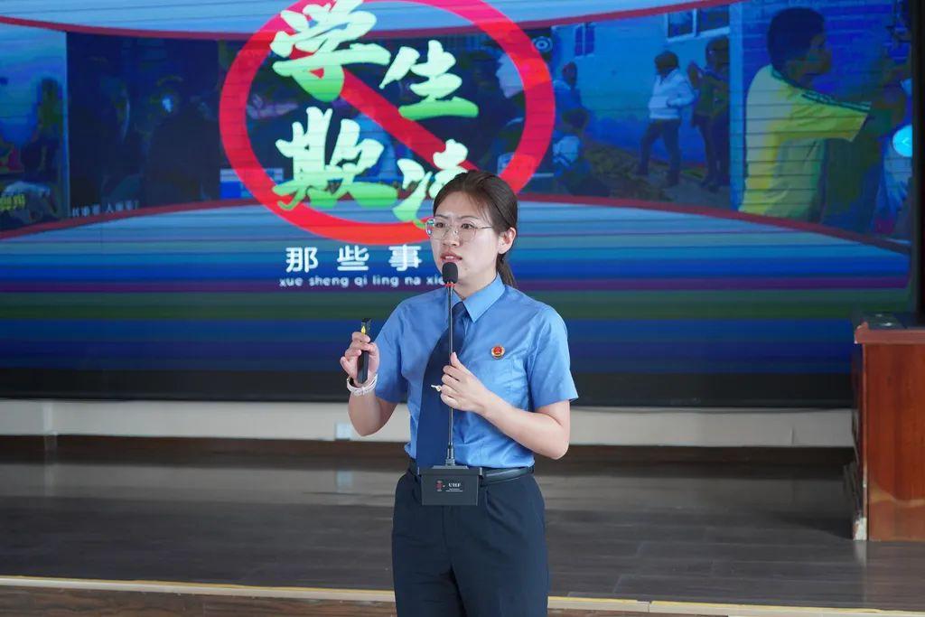 赵珊让幼苗免受侵害