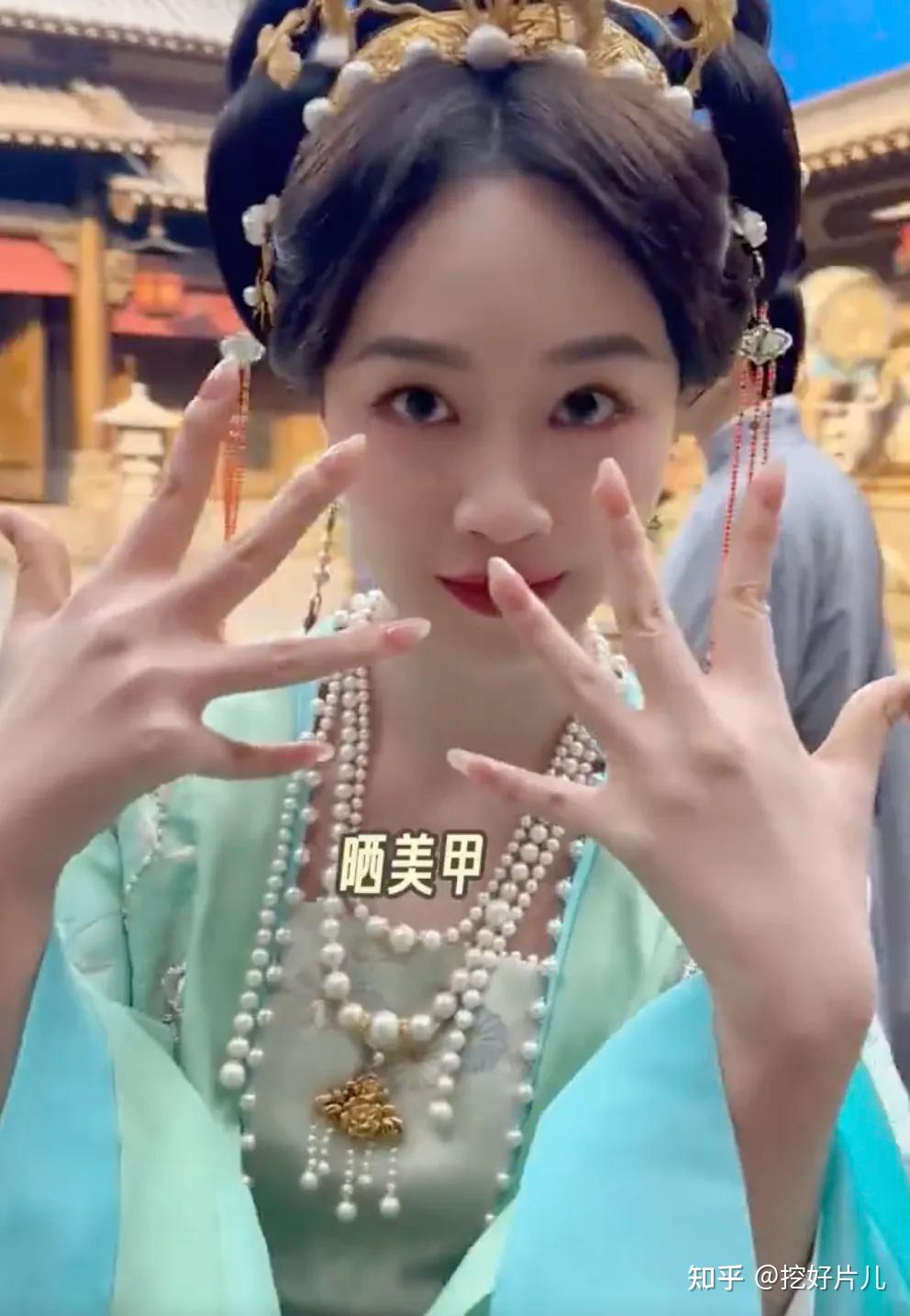 33岁蓝盈莹现状穿民族服饰吃泥鳅腰间的赘肉治好了我的身材焦虑