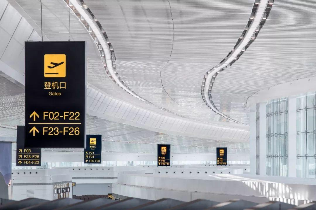 一座机场的背后,是他三十年对川渝的真实感受 | 专访重庆江北机场 t3a