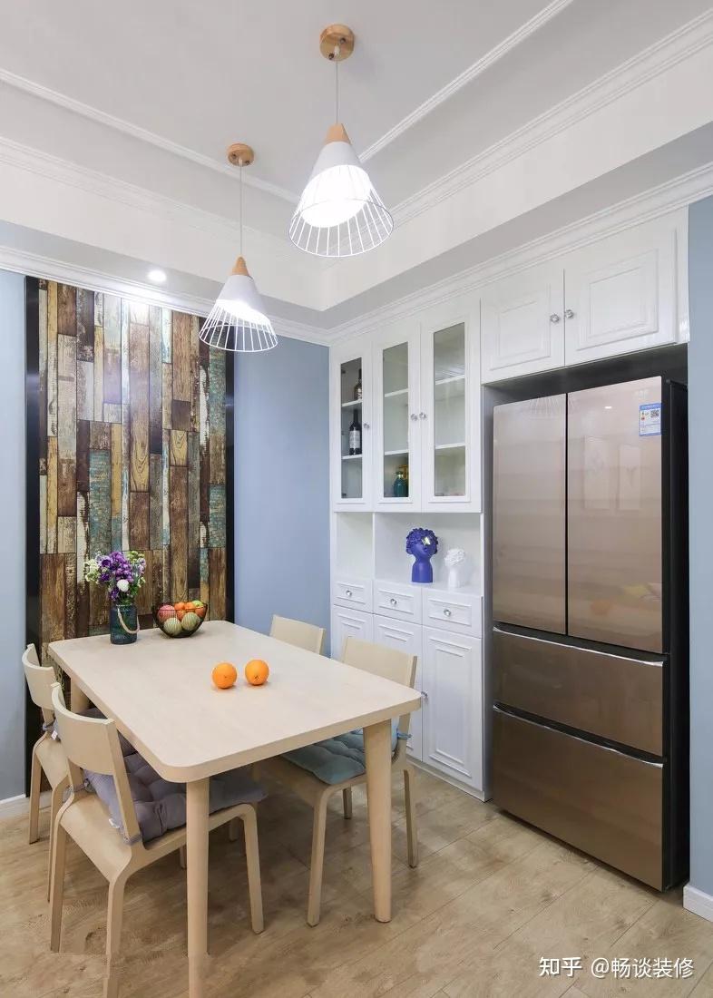 冰箱门碰厨房门