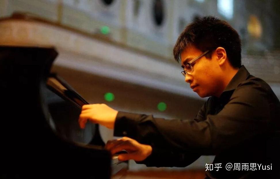 但在乐坛,最不缺的就是钢琴家,很多人的技术都可以无敌.