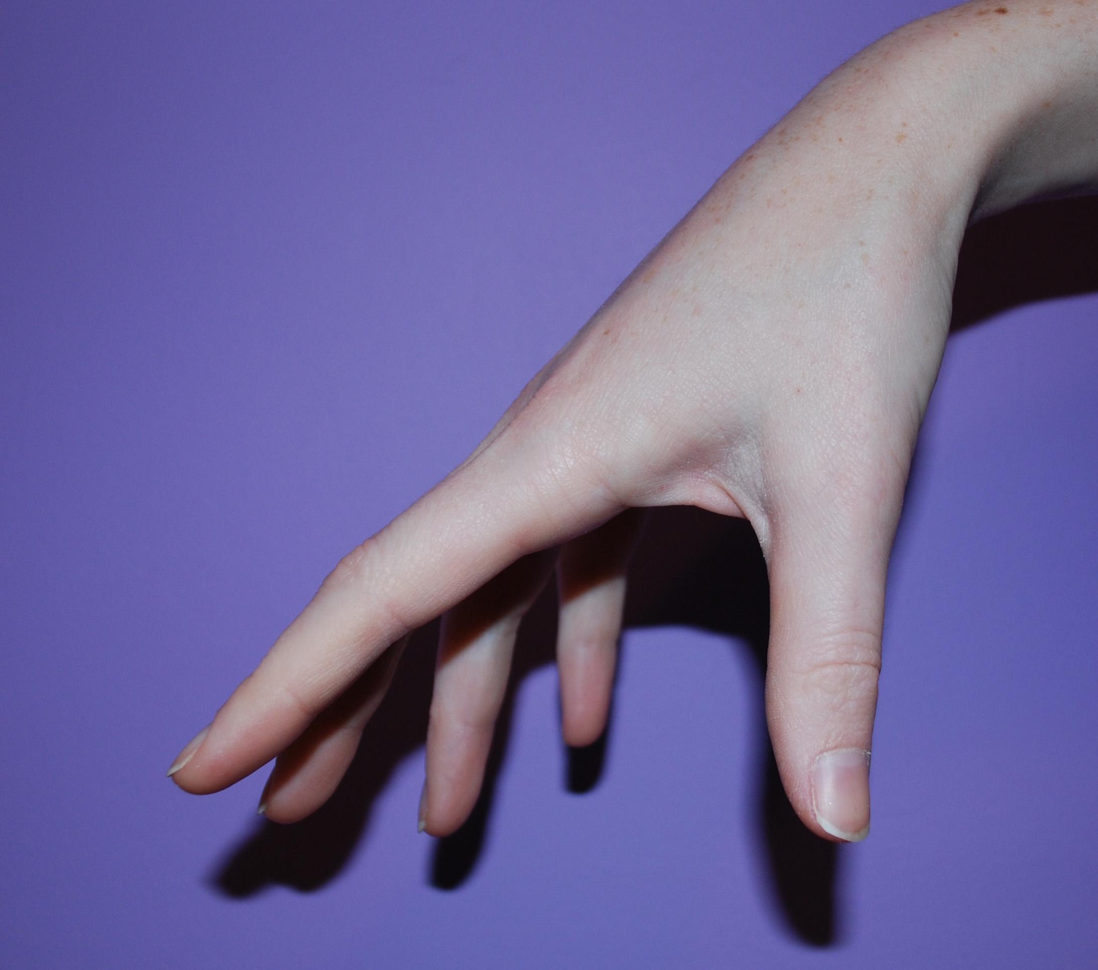 【绘画素材】250张手部动作参考,先练个100遍!