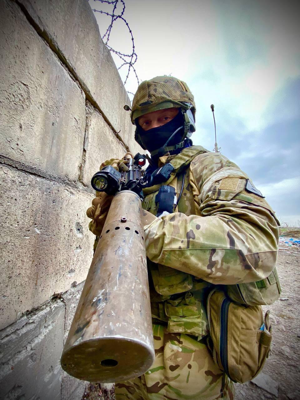 顿巴斯前线的战地记者