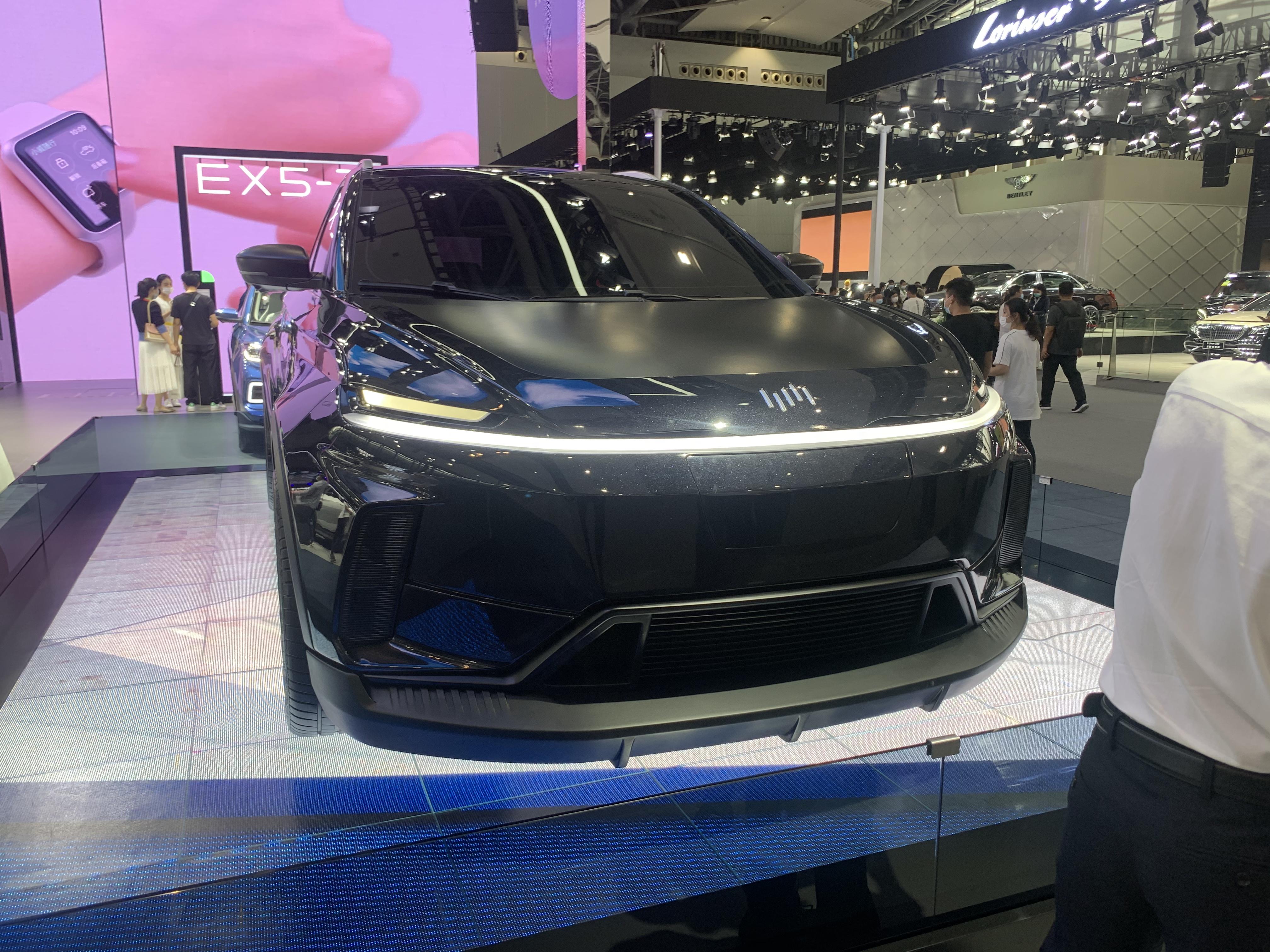 2020广州车展威马ex5z曜石精英特别款前卫的造型很有未来感