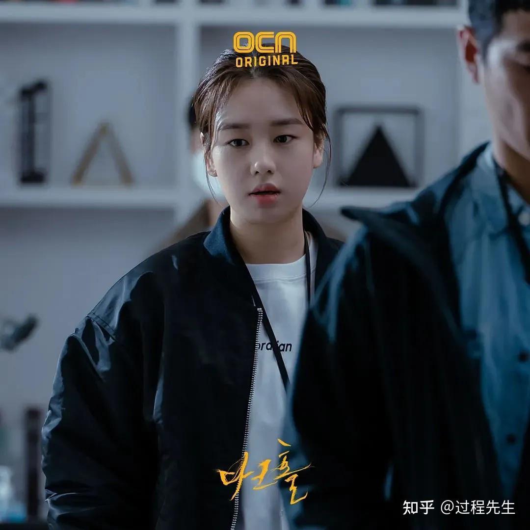 【韩剧推荐】ocn播出的变种人类动作悬疑剧《黑洞》由金玉彬,李浚赫