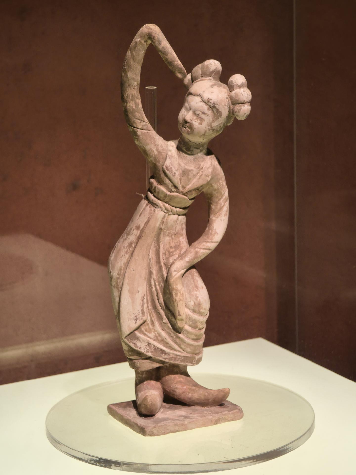中国古美術/法花皇后侍女隻耳龍抱月瓶/保存箱付/ 中国古美術/法花皇后侍女隻耳龍抱月瓶/保存箱付/