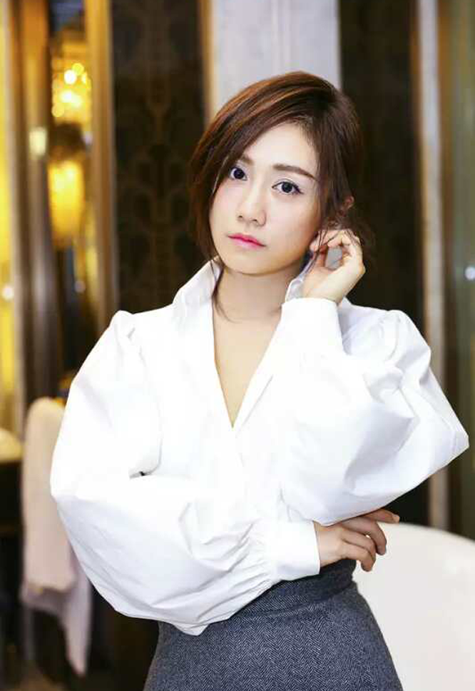 刘芸太大胆,健身时短裤穿这么短,网友:郑钧没意见?