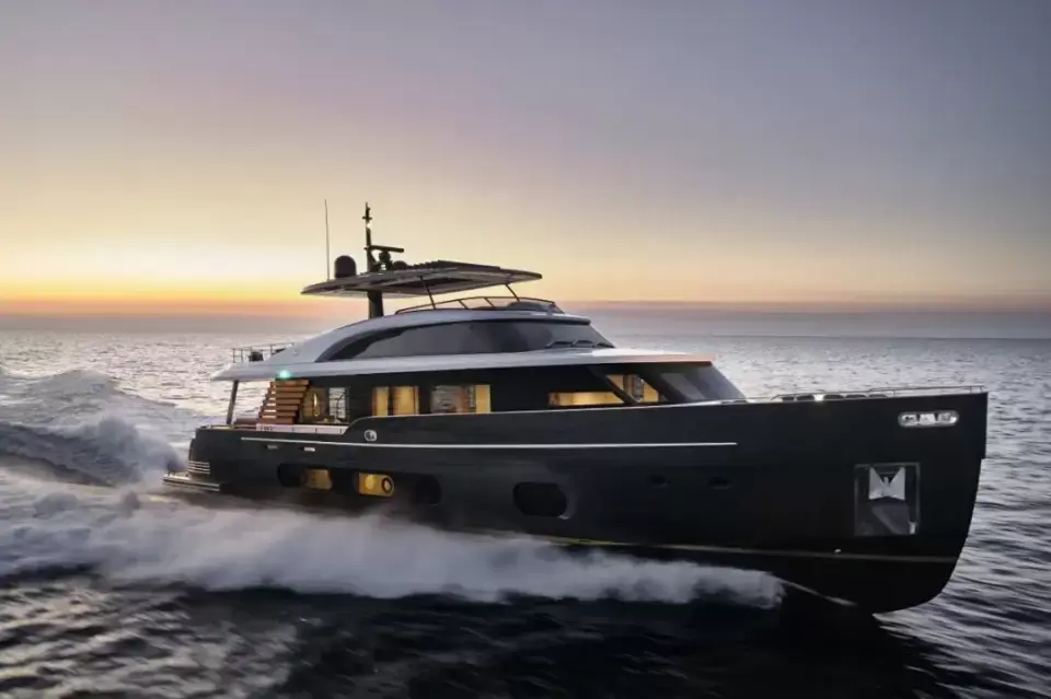 阿兹慕麦哲伦25米游艇,享受最为舒适和安全的远航旅程