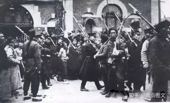 九月十日清廷将四川总督赵尔丰免职,命端方署理,端方带走湖北新军后