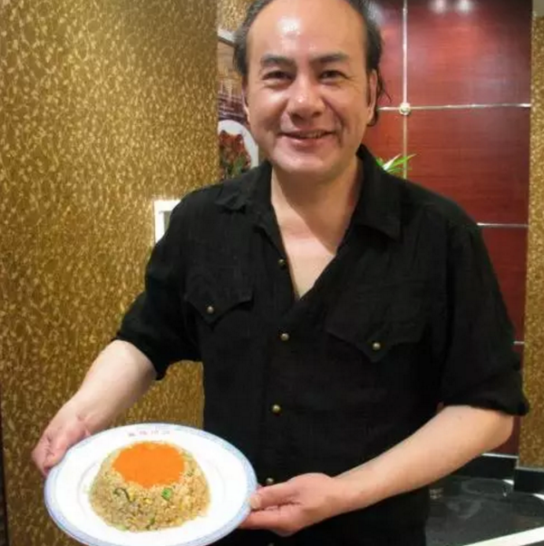 出身贫寒13岁辍学食神人物原型靠五千一碗的炒饭征服赌王