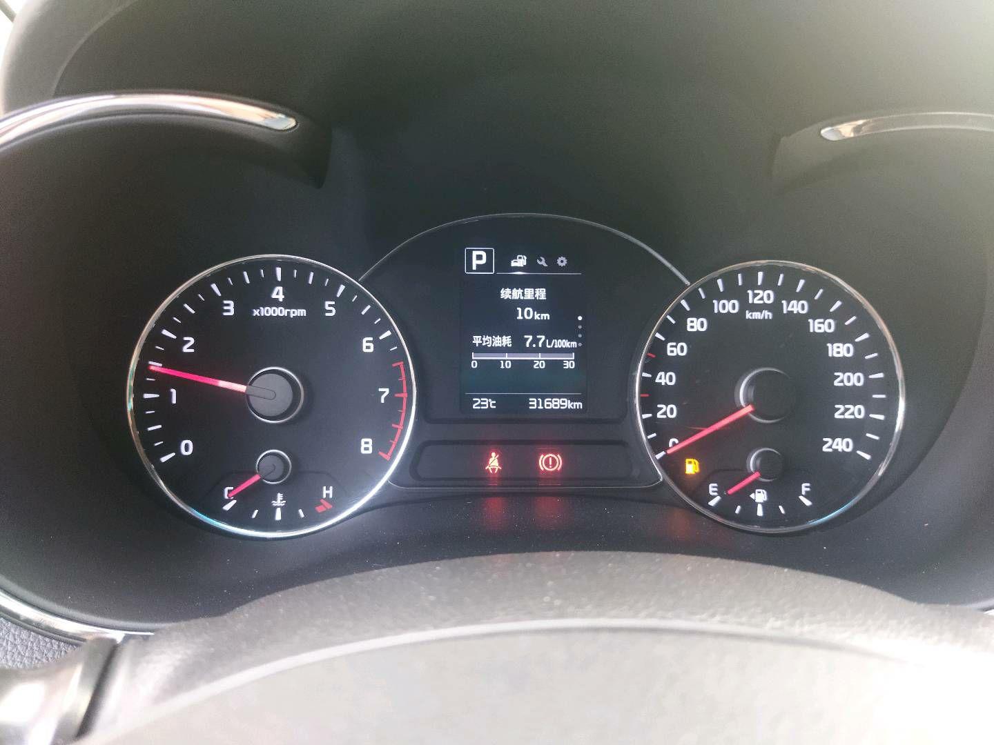 各项功能配置都是可以正常用的,仪表盘显示公里数为31689km,跟车辆