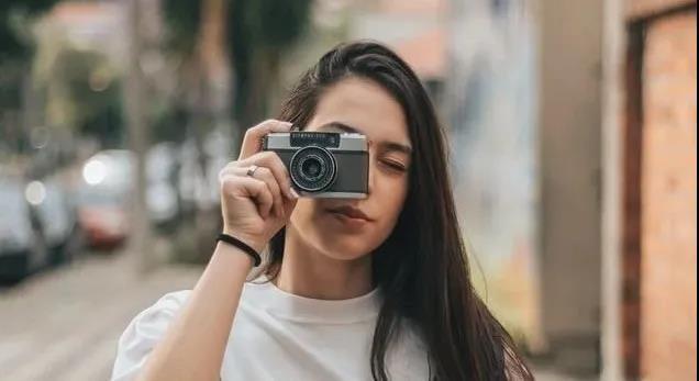 文章来源于微信公众号vitalk旅游英语(id:vxyy515) take photos就不用