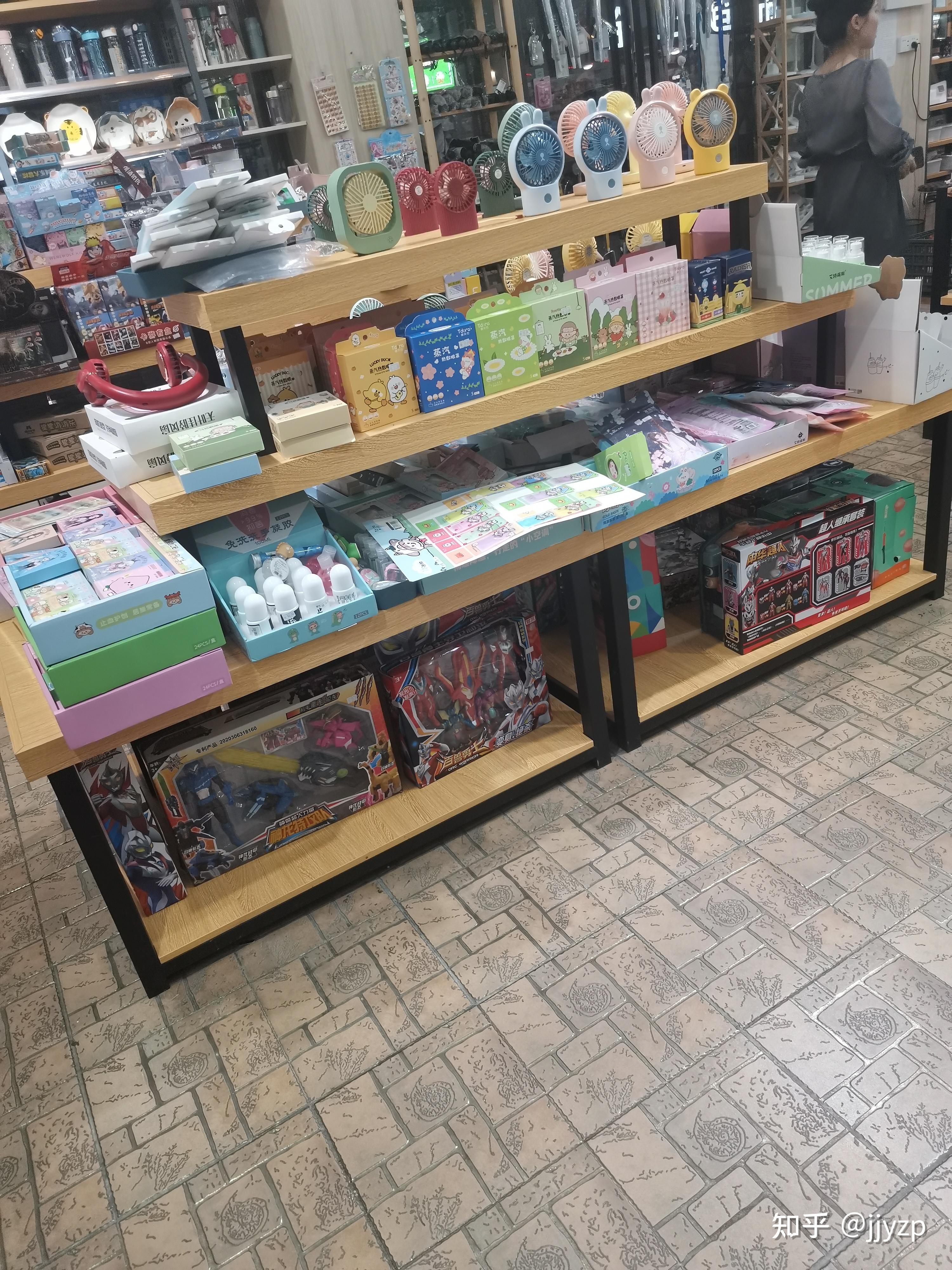 晨光文具店货架怎么摆放