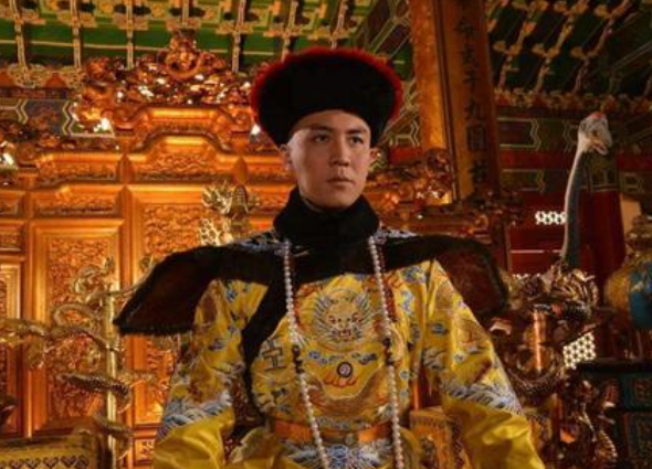 故宫隆宗门的门匾上有一个箭头,200多年了,为什么还没有拔掉? - 知乎