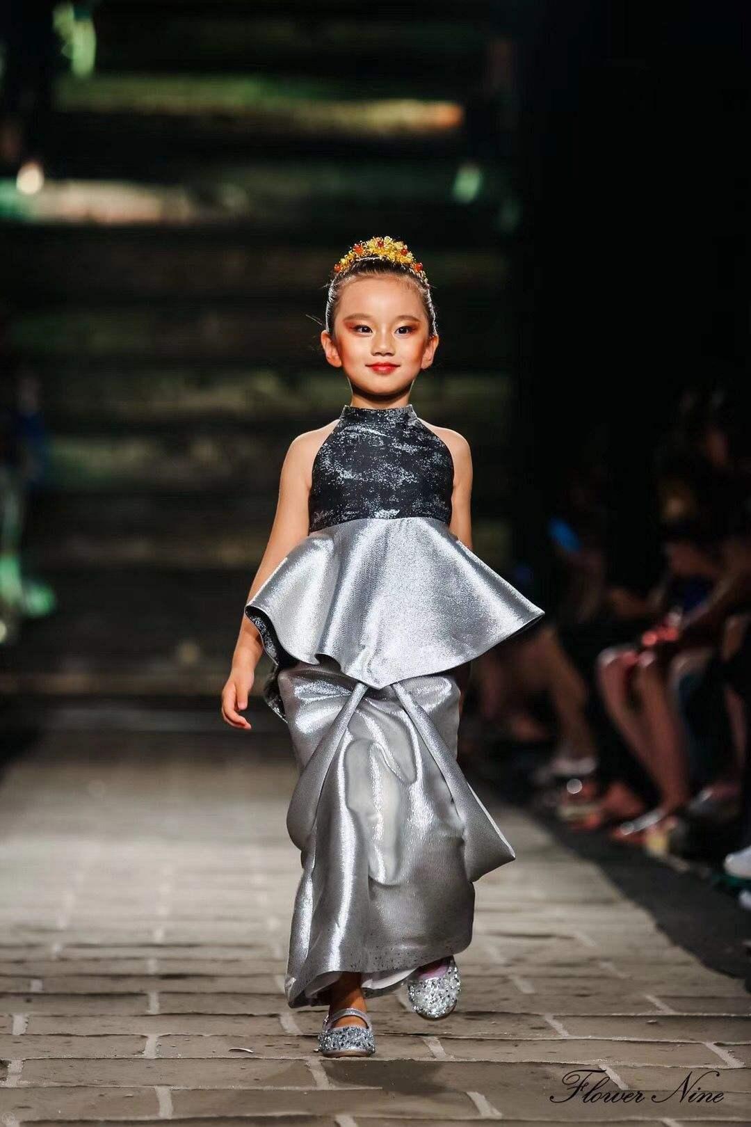 想要让孩子当童模应该在哪里获取报名渠道