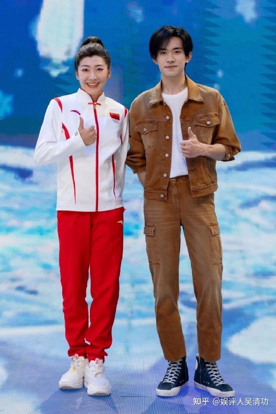 央视五四晚会节目单:赵丽颖和陈伟霆合唱,刘雨昕压轴,王源缺席-五四晚会演员名单