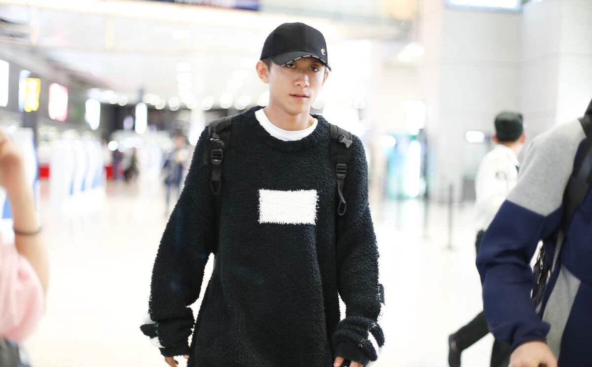 张一山把南艺烤肠吃涨价