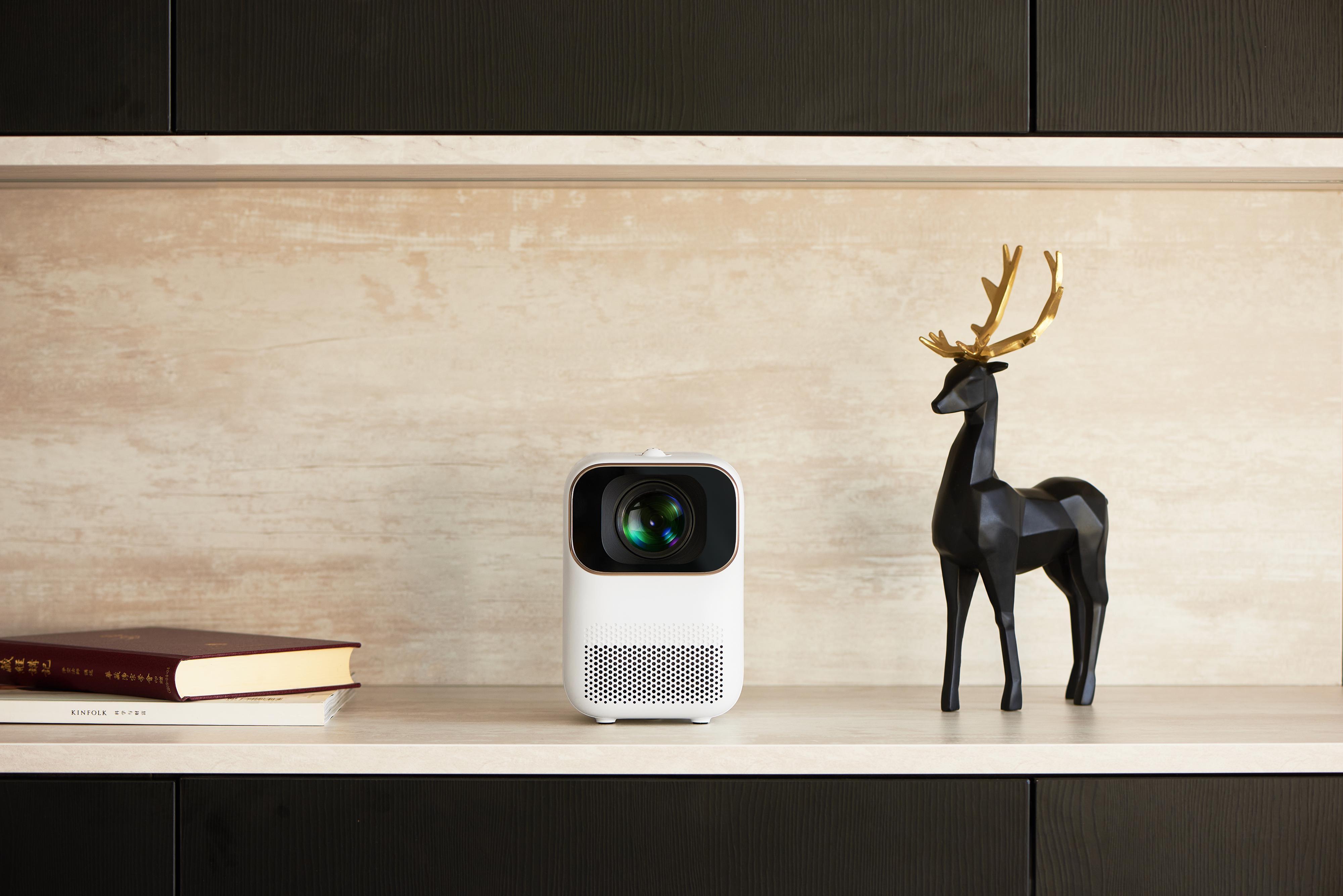 第一款是小明 q1迷你投影仪