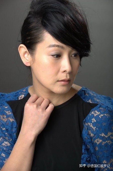 刘若英爱过三个不该爱的男人依旧嫁给了爱情妥妥的人生赢家