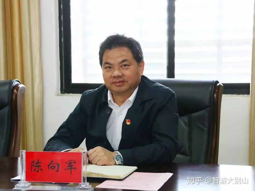 日,燕儿谷生态观光农业有限公司董事长徐志新,燕儿谷总经理助理张新越