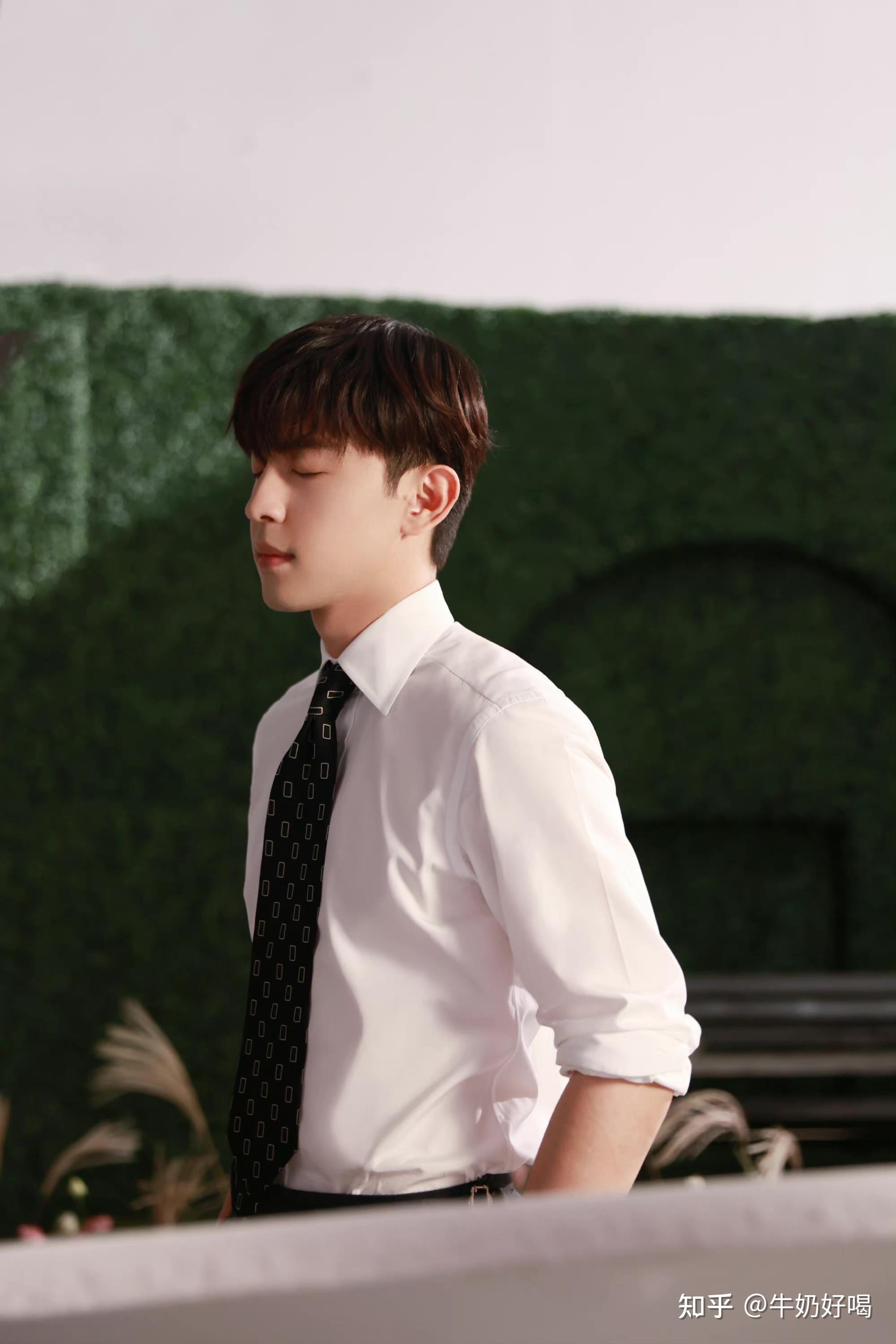 邓伦,陪伴你的第二年的10月21日 - 知乎