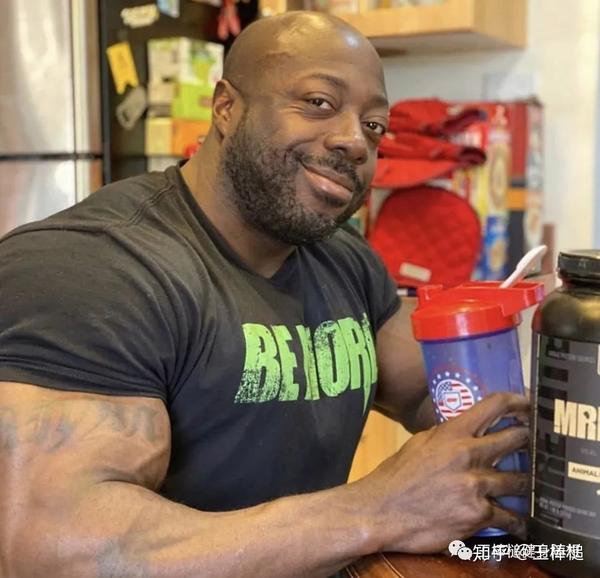 身为体重一百公斤的肌肉男是什么体验