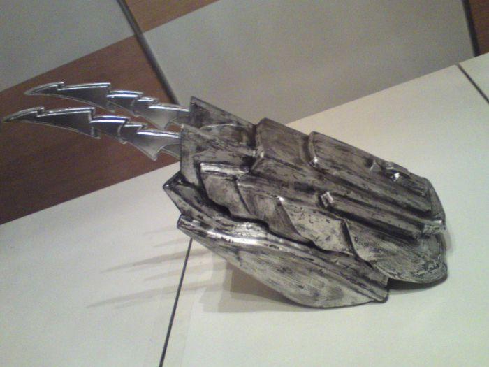 腕刀:没了它,铁血战士就会没命