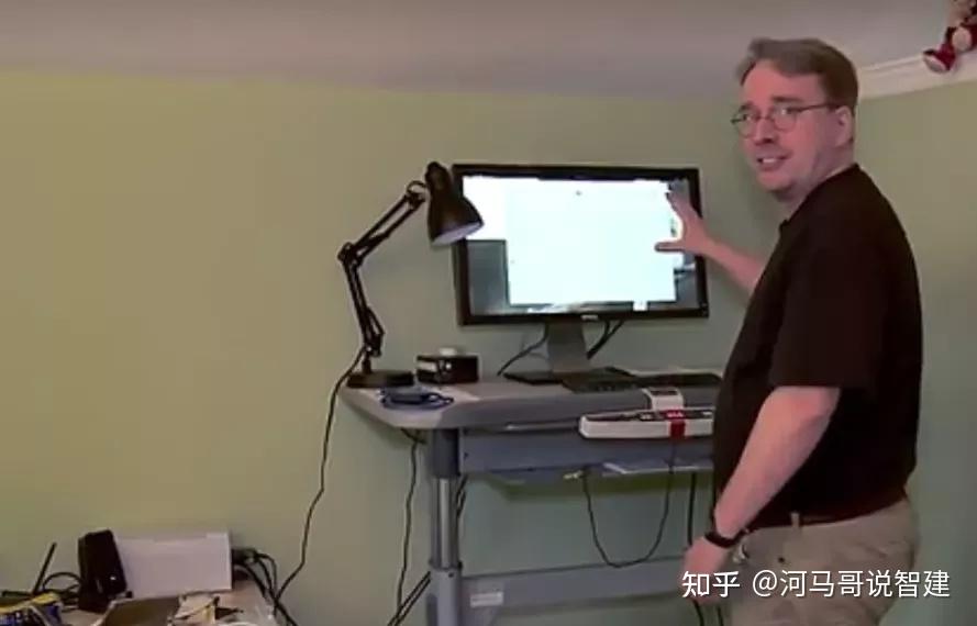 从马斯克到乔布斯，那些世界知名大咖的办公桌长啥样？ - 知乎