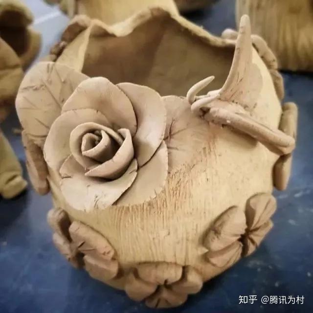 乡村陶艺大师带你玩泥巴,徒手捏出俏牡丹!