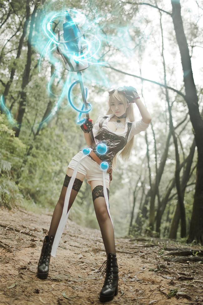 身为召唤师的我能够召唤二次元女神