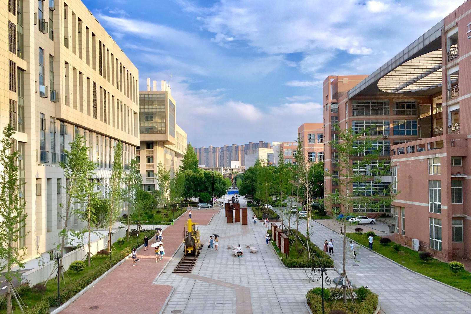 武汉本科助学班选择自考时应注意什么呢