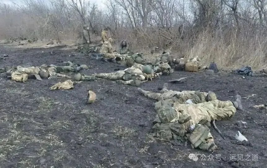 月4日,乌克兰武装部队第128山地突击旅在扎波罗热州前线举行授勋仪式
