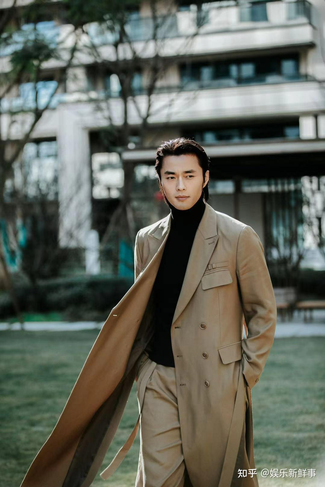 超模赵磊出席金茂品牌活动长西装展现优雅成熟魅力