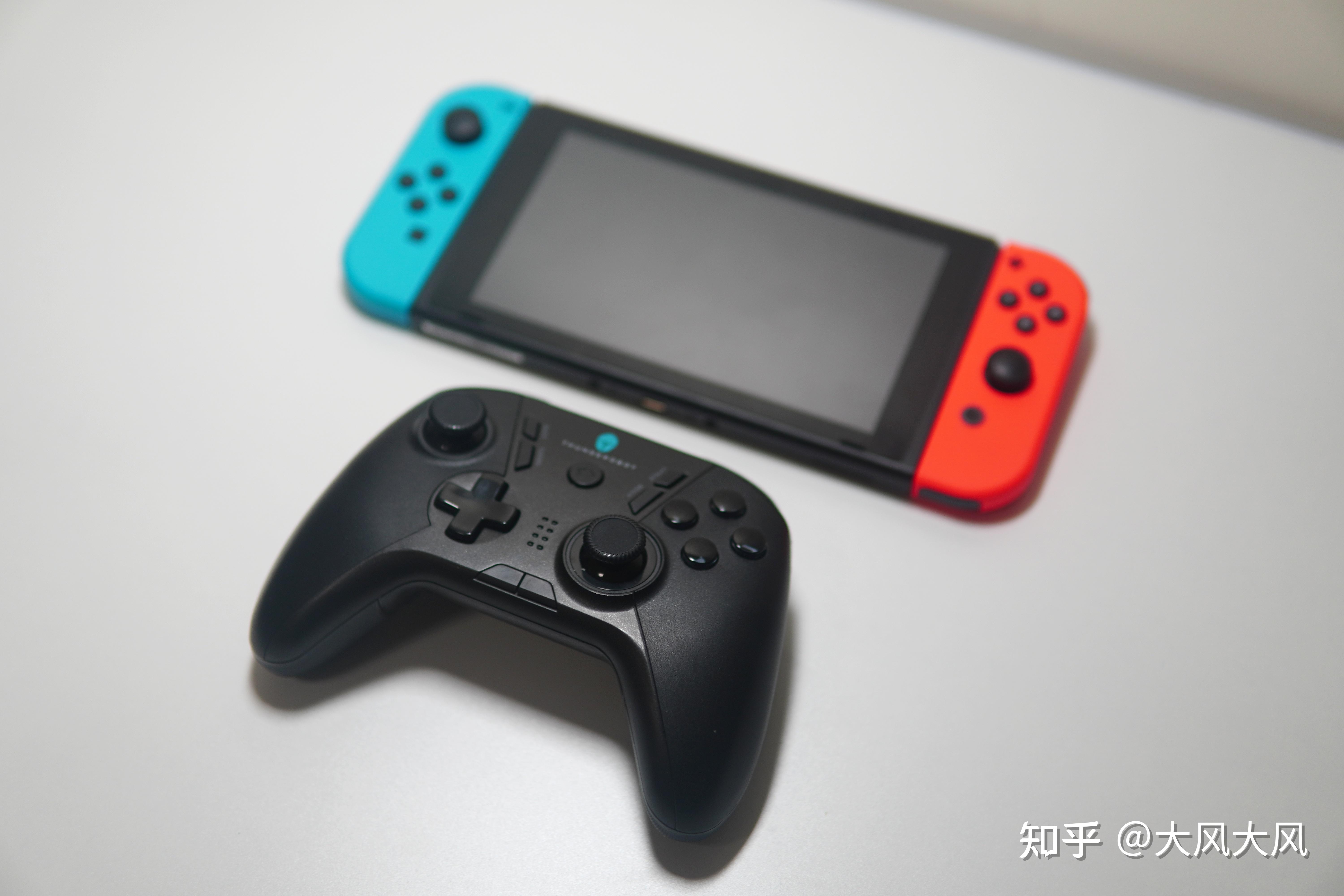 自带手机支架的手柄雷神g50游戏手柄上手体验评测